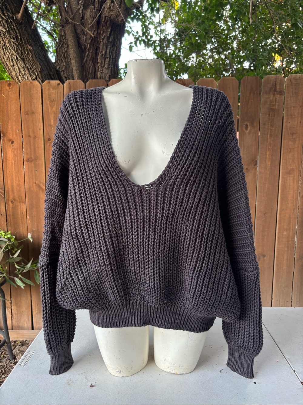 POL Cable Knit V-neck sweater size Medium, Oversized.